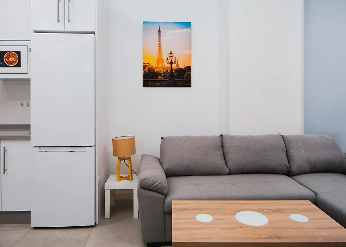 Loft Train Station Apartment *